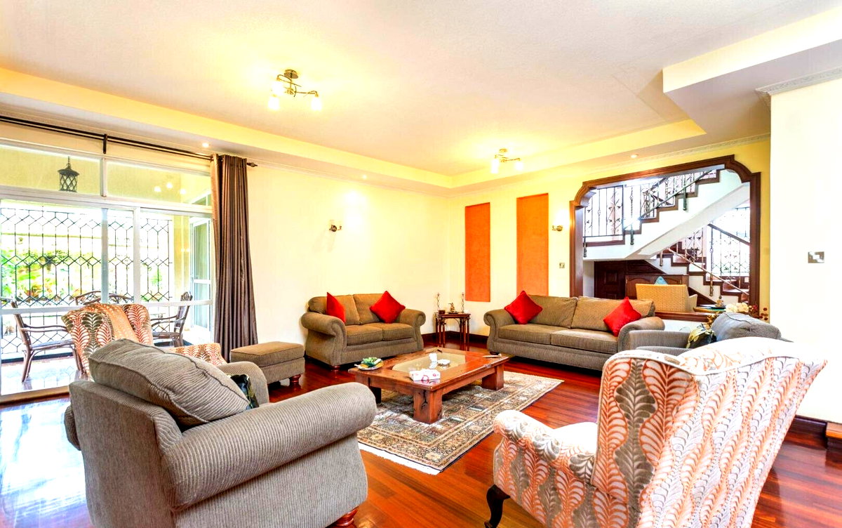 5 En-Suite Townhouse with Wooden Floors & Updated Kitchen - Kitisuru