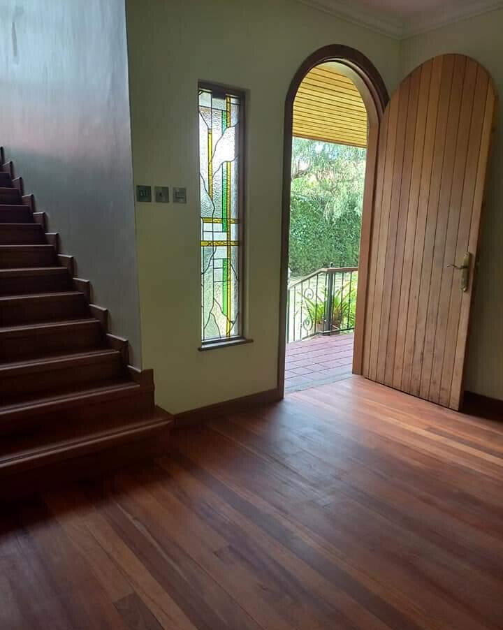 6-Bed Country House with Fireplaces & Pool – Karen