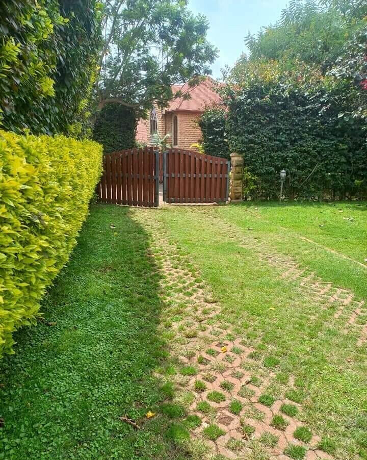 6-Bed Country House with Fireplaces & Pool – Karen