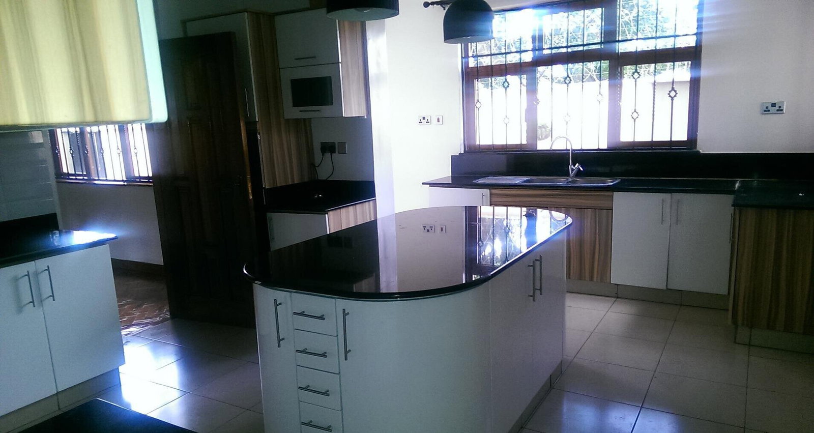 5-Ensuite Townhouse with Jacuzzi & Walk-In Closet - Lavington