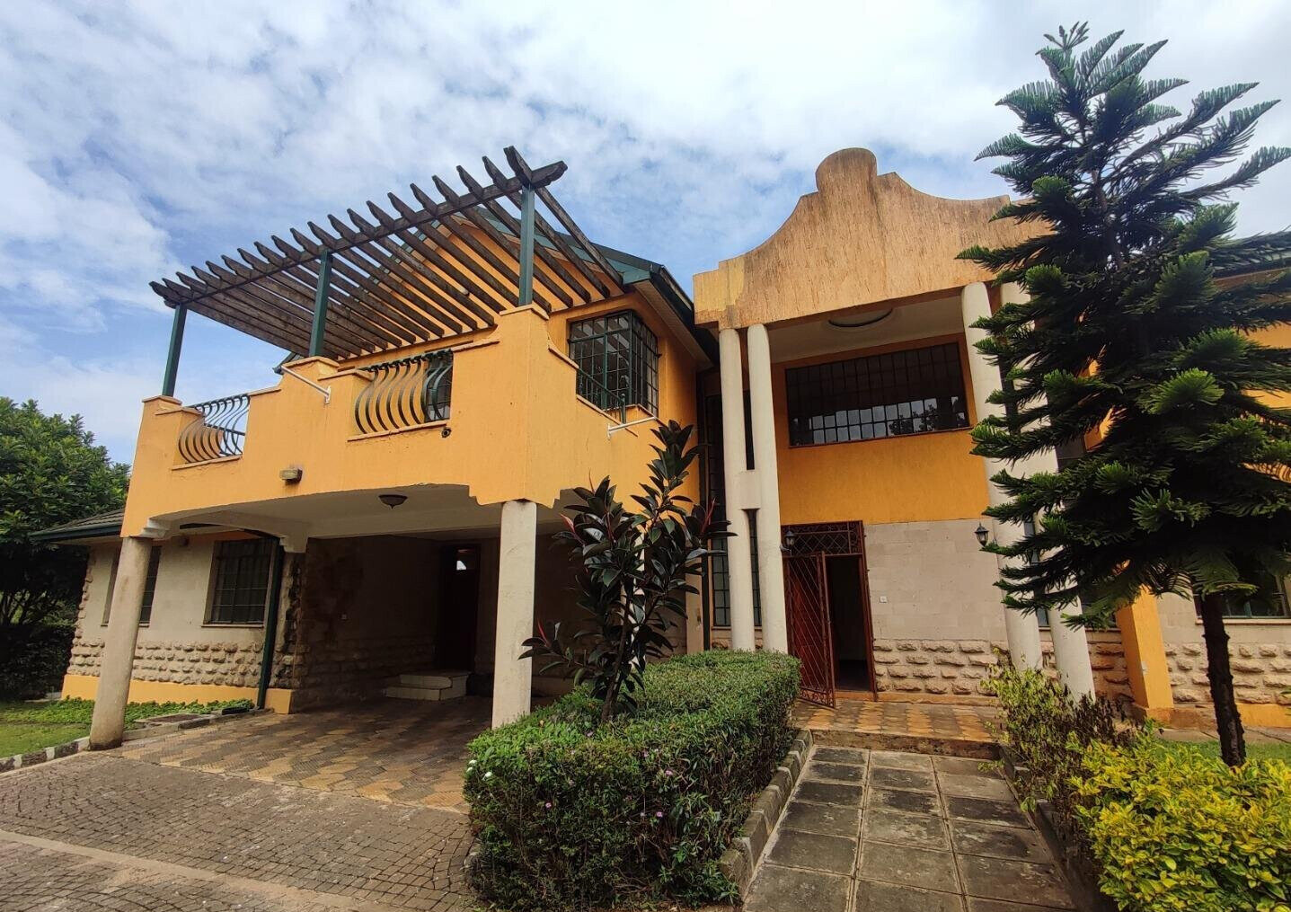 50x100 Plot 6BR Townhouse at KSh 350K
