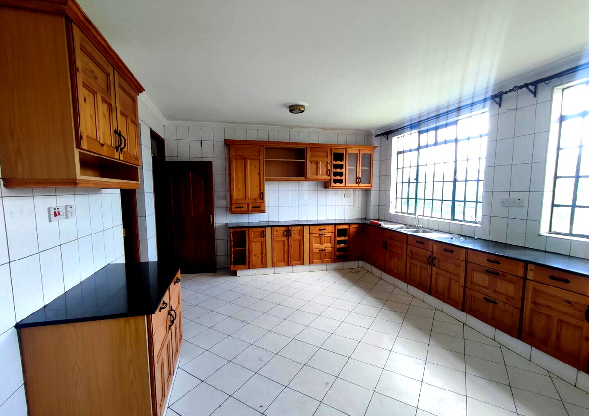 50x100 Plot 6BR Townhouse at KSh 350K