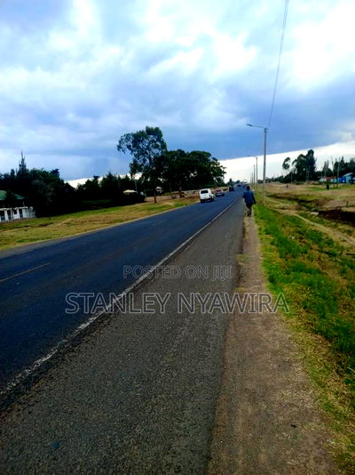 Half Acre Touching Nanyuki Nyeri Highway - Image 2