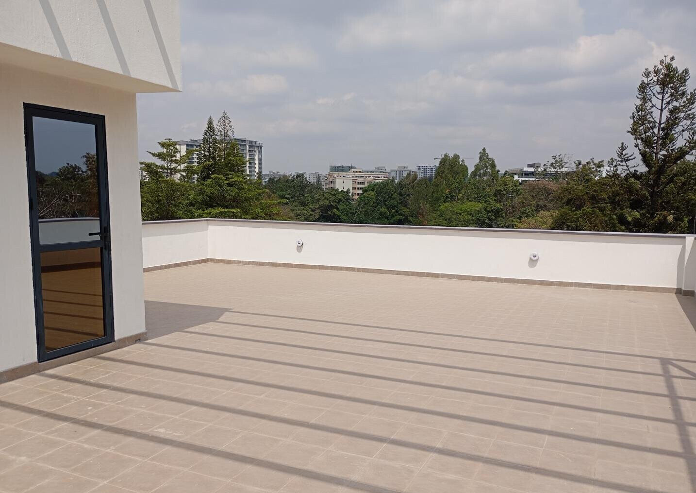 5-Ensuite Townhouse with Rooftop Terrace & Solar - Lavington