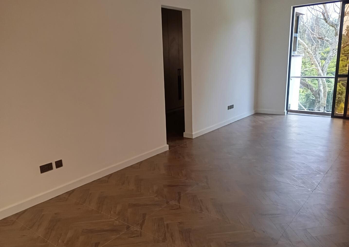 5-Ensuite Townhouse with Rooftop Terrace & Solar - Lavington
