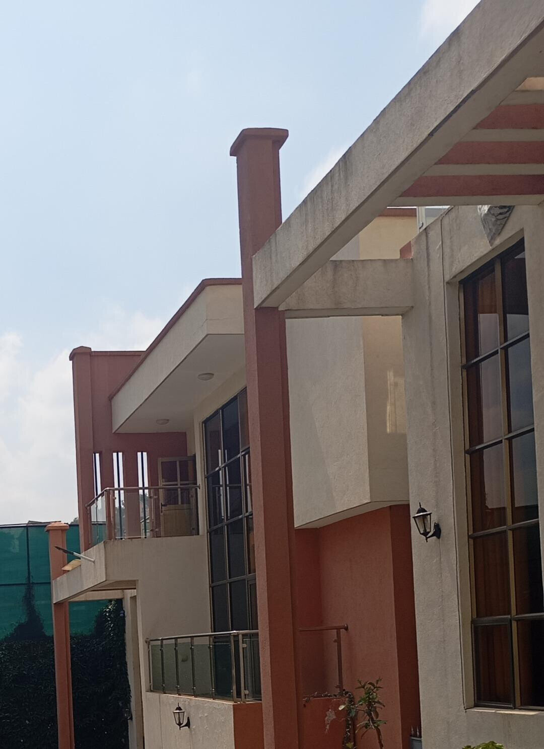 5-Ensuite Townhouse with Rooftop Terrace & Solar - Lavington
