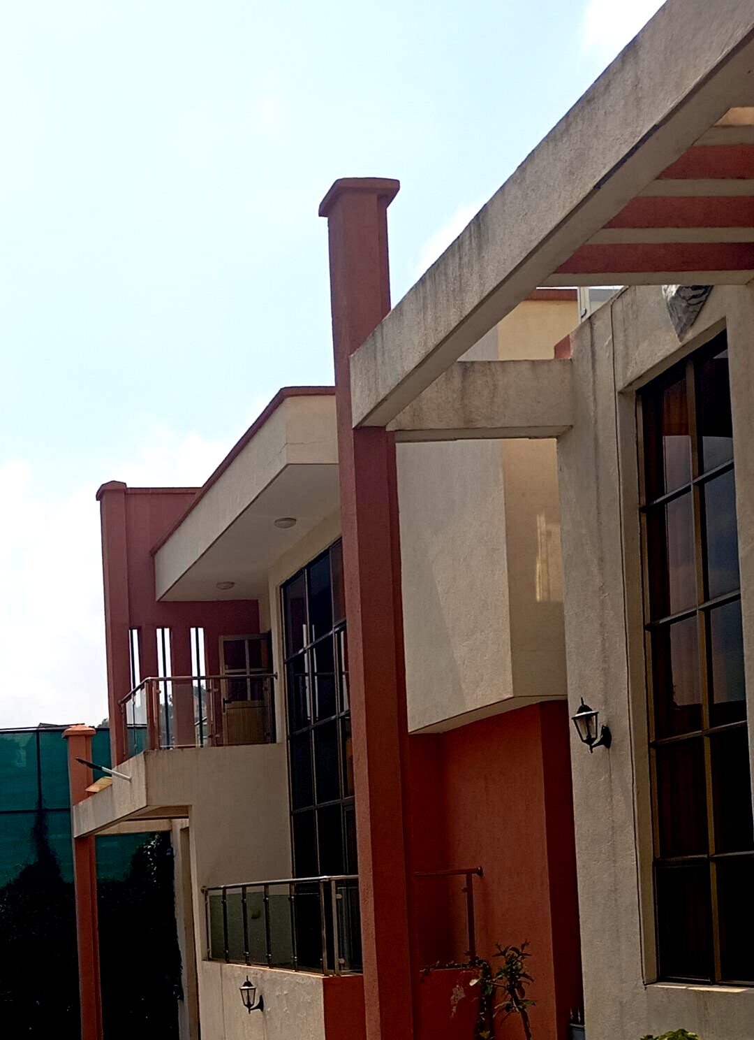 5-Ensuite Townhouse with Rooftop Terrace & Solar - Lavington
