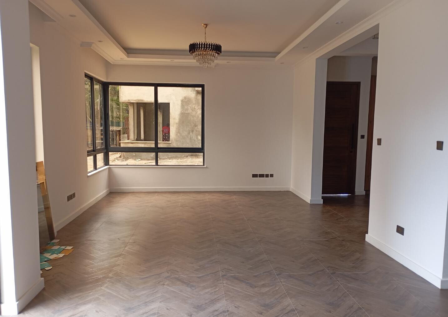 5-Ensuite Townhouse with Rooftop Terrace & Solar - Lavington