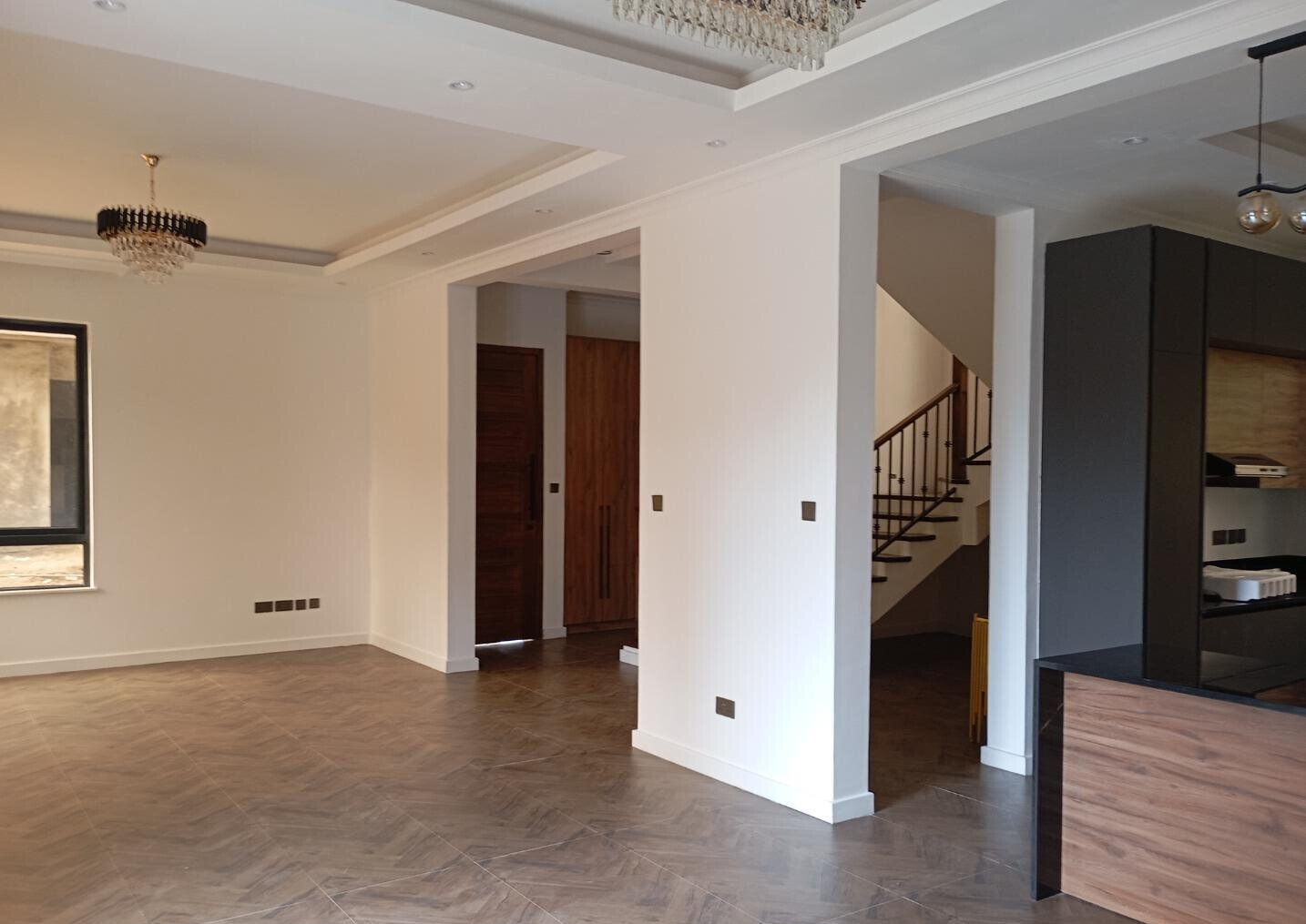 5-Ensuite Townhouse with Rooftop Terrace & Solar - Lavington