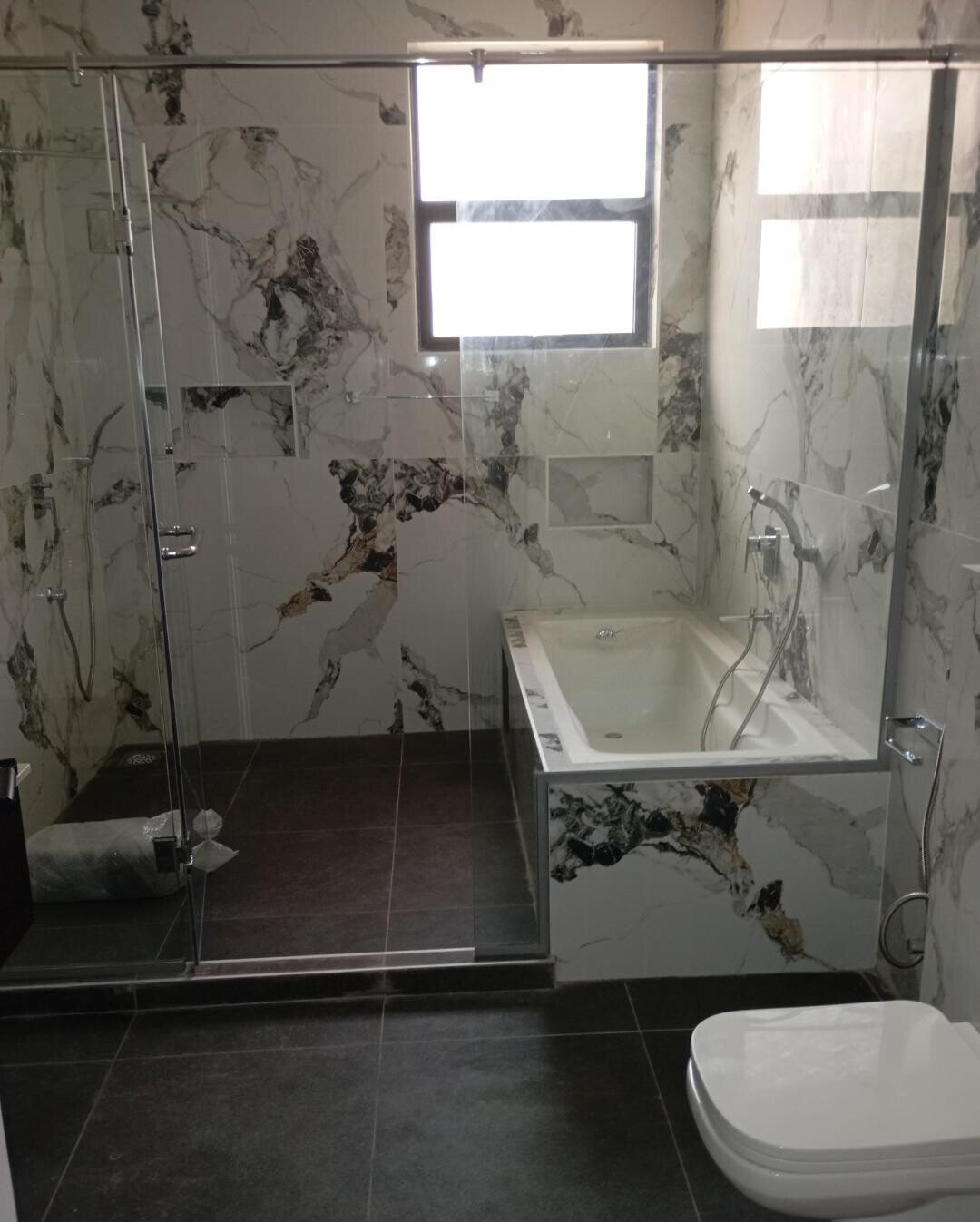 5-Ensuite Townhouse with Rooftop Terrace & Solar - Lavington