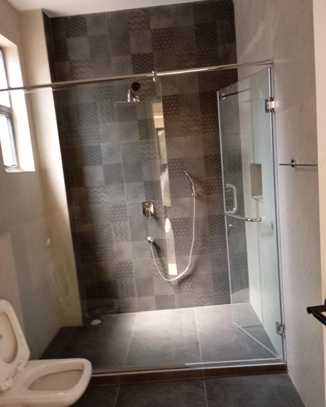 5-Ensuite Townhouse with Rooftop Terrace & Solar - Lavington