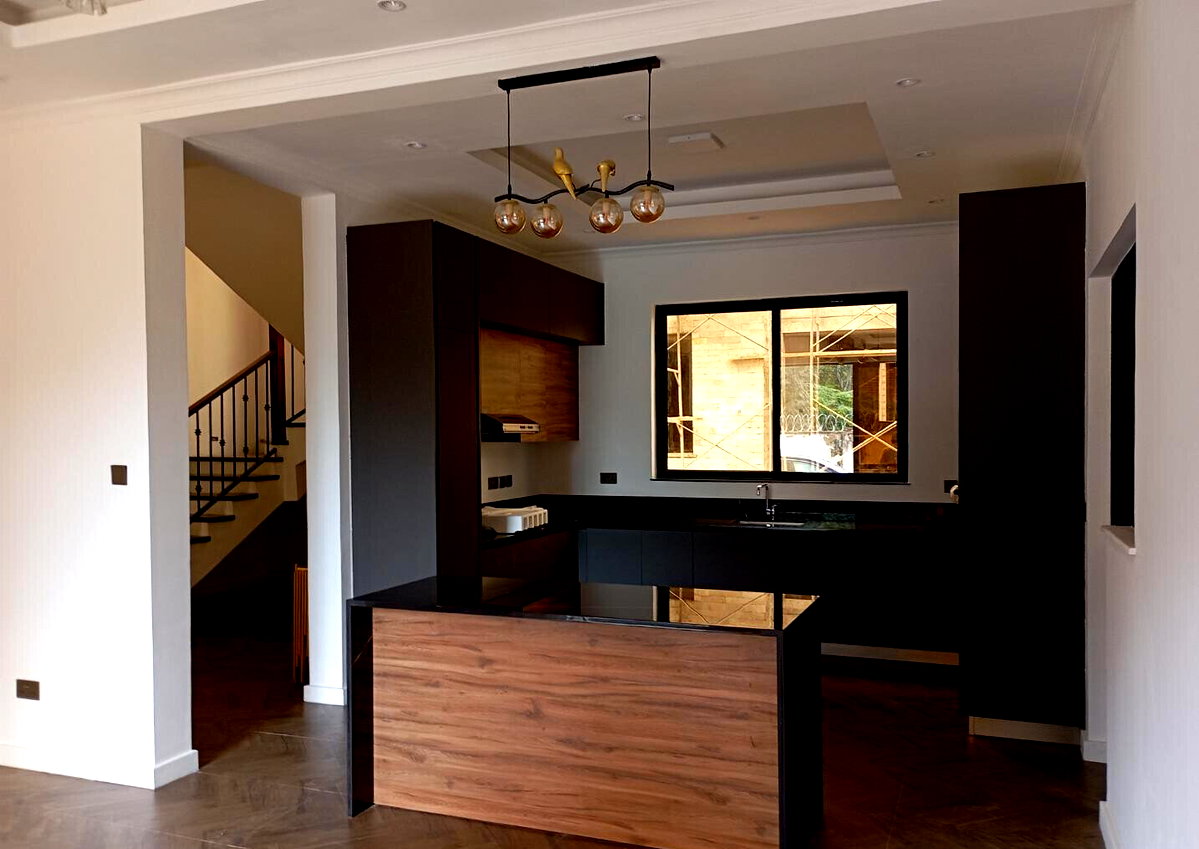 5-Ensuite Townhouse with Rooftop Terrace & Solar - Lavington