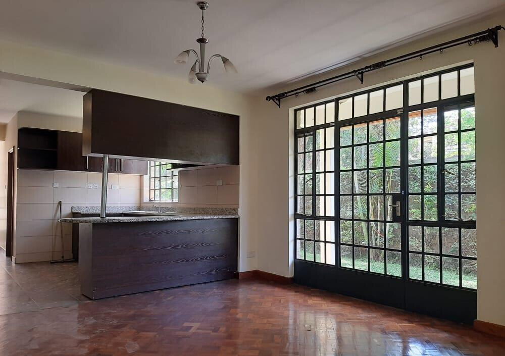 4-Ensuite Townhouse with Garden & DSQ in Lavington Court