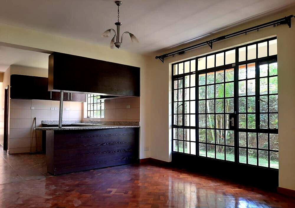 4-Ensuite Townhouse with Garden & DSQ in Lavington Court