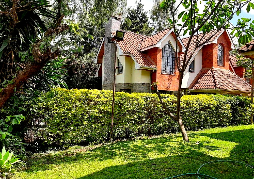 4-Ensuite Townhouse with Garden & DSQ in Lavington Court