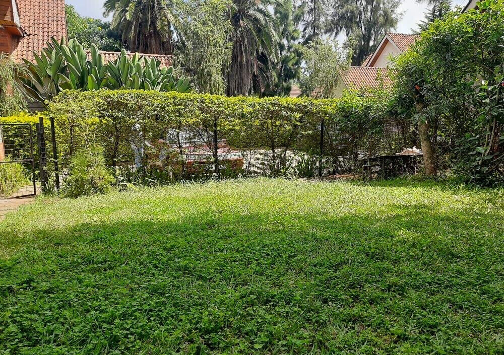 4-Ensuite Townhouse with Garden & DSQ in Lavington Court