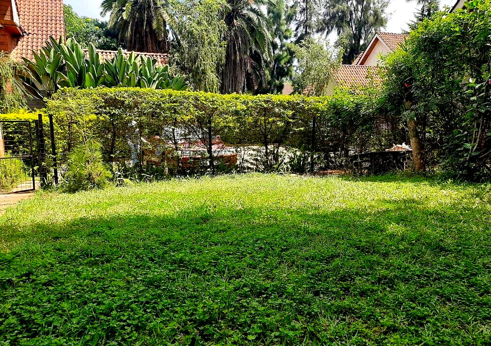 4-Ensuite Townhouse with Garden & DSQ in Lavington Court