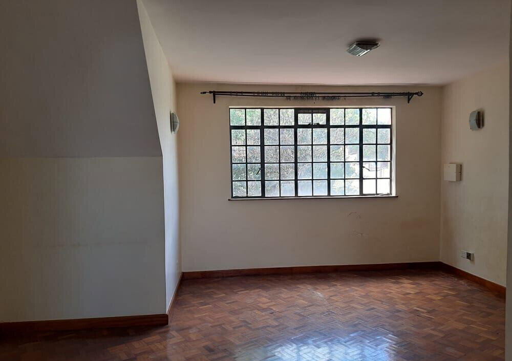 4-Ensuite Townhouse with Garden & DSQ in Lavington Court