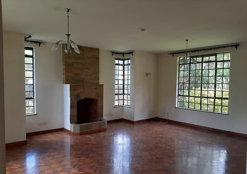4-Ensuite Townhouse with Garden & DSQ in Lavington Court