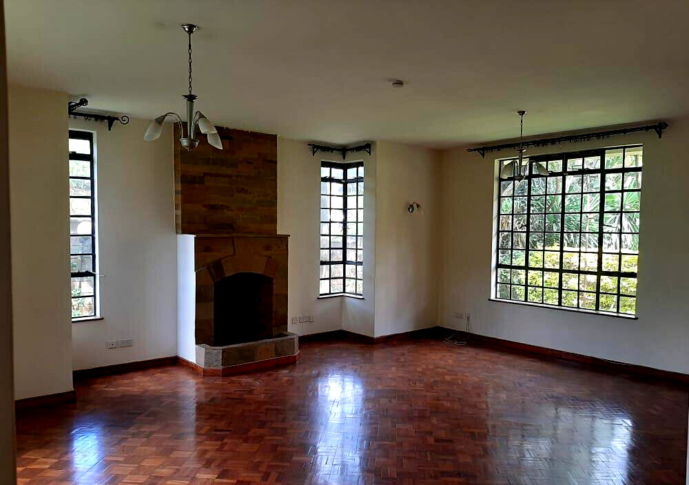 4-Ensuite Townhouse with Garden & DSQ in Lavington Court