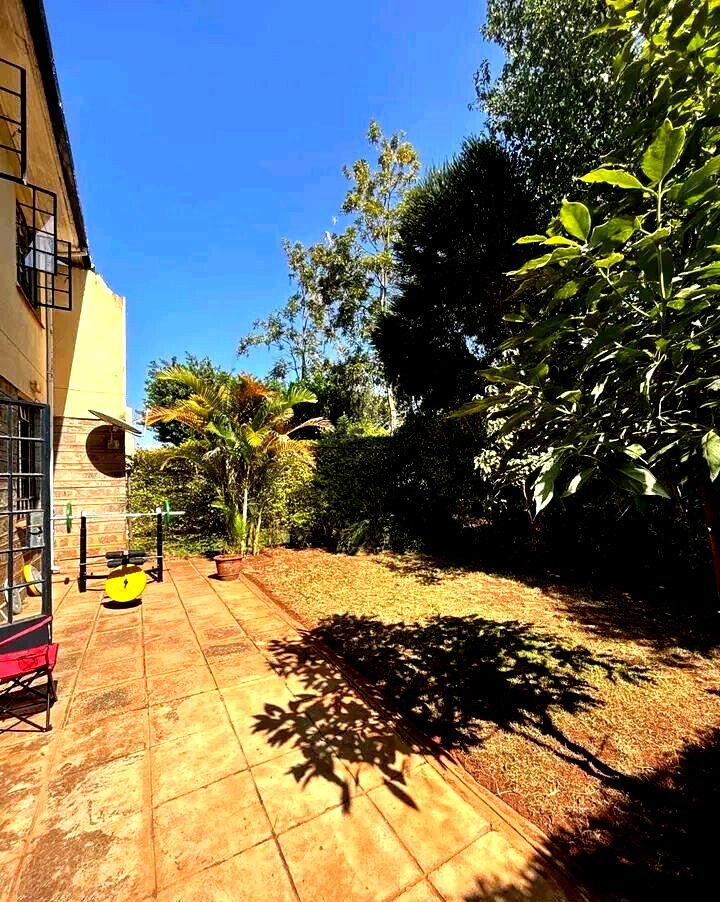 4BR Townhouse with Sunken Living Room & DSQ - Loresho