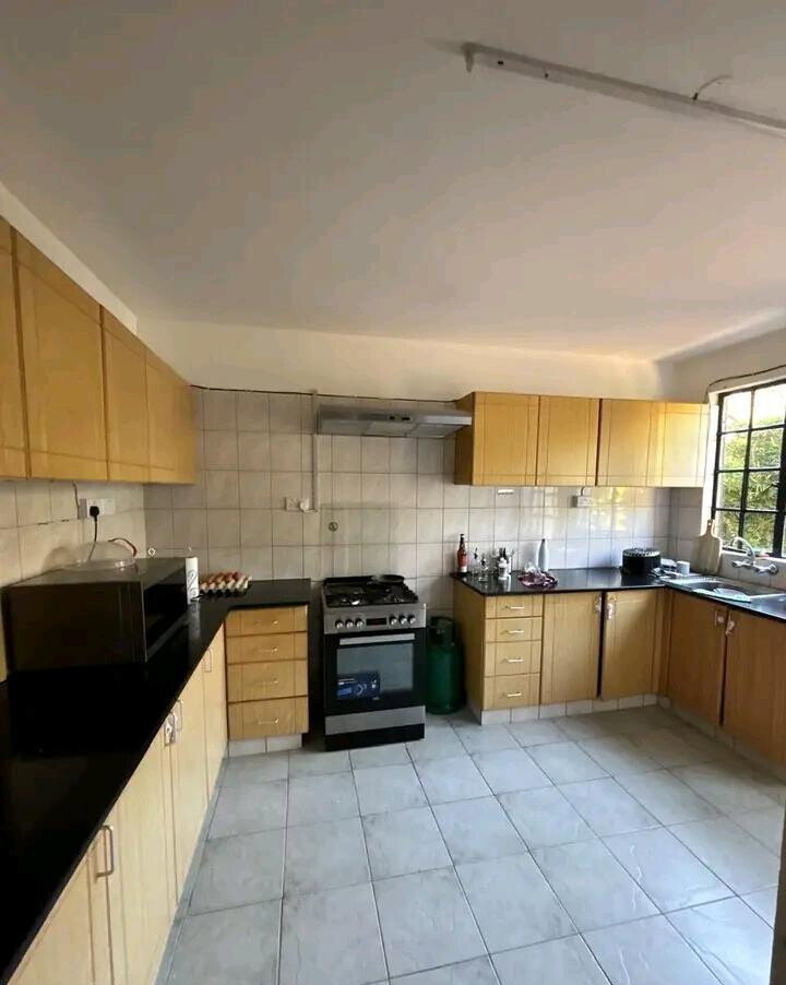 4BR Townhouse with Sunken Living Room & DSQ - Loresho