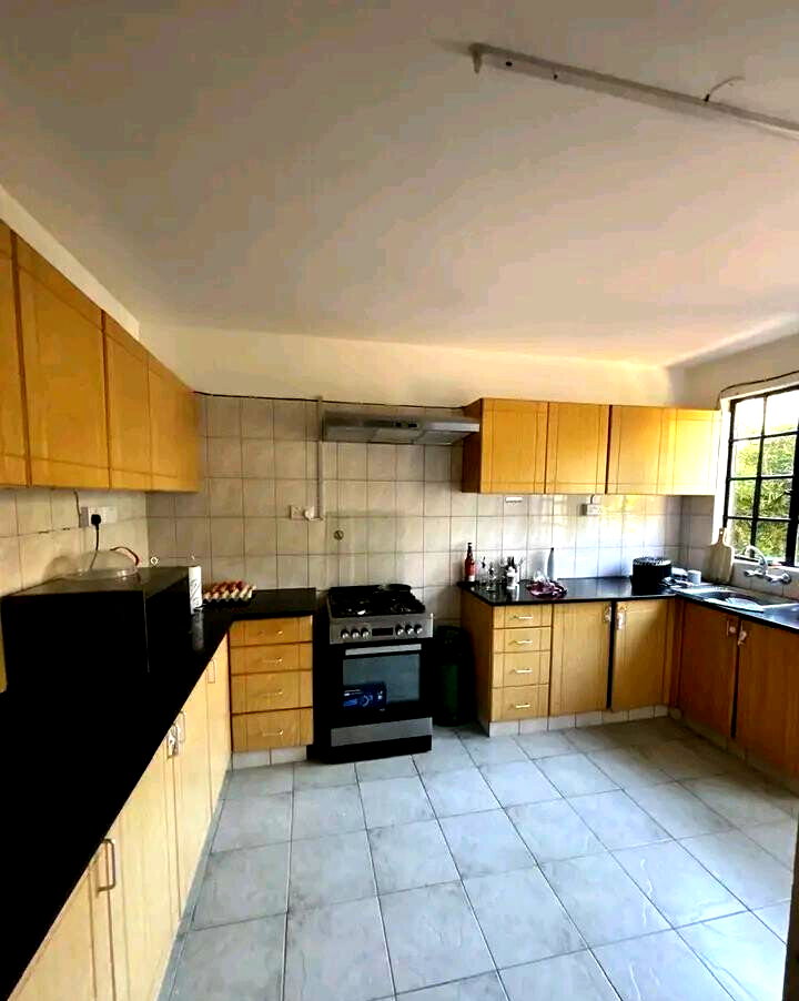 4BR Townhouse with Sunken Living Room & DSQ - Loresho