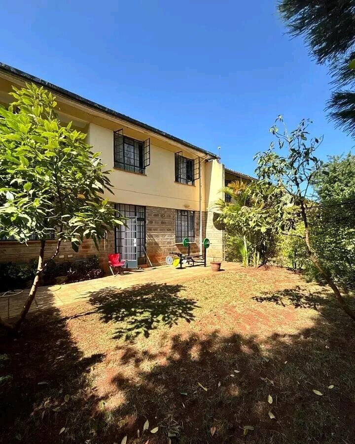 4BR Townhouse with Sunken Living Room & DSQ - Loresho