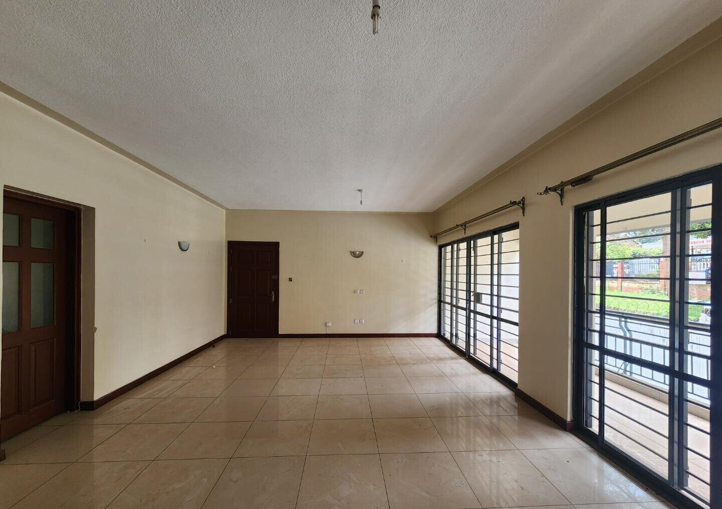 3BR En-Suite with Private Balcony & Garden - Mvuli Road, Westlands