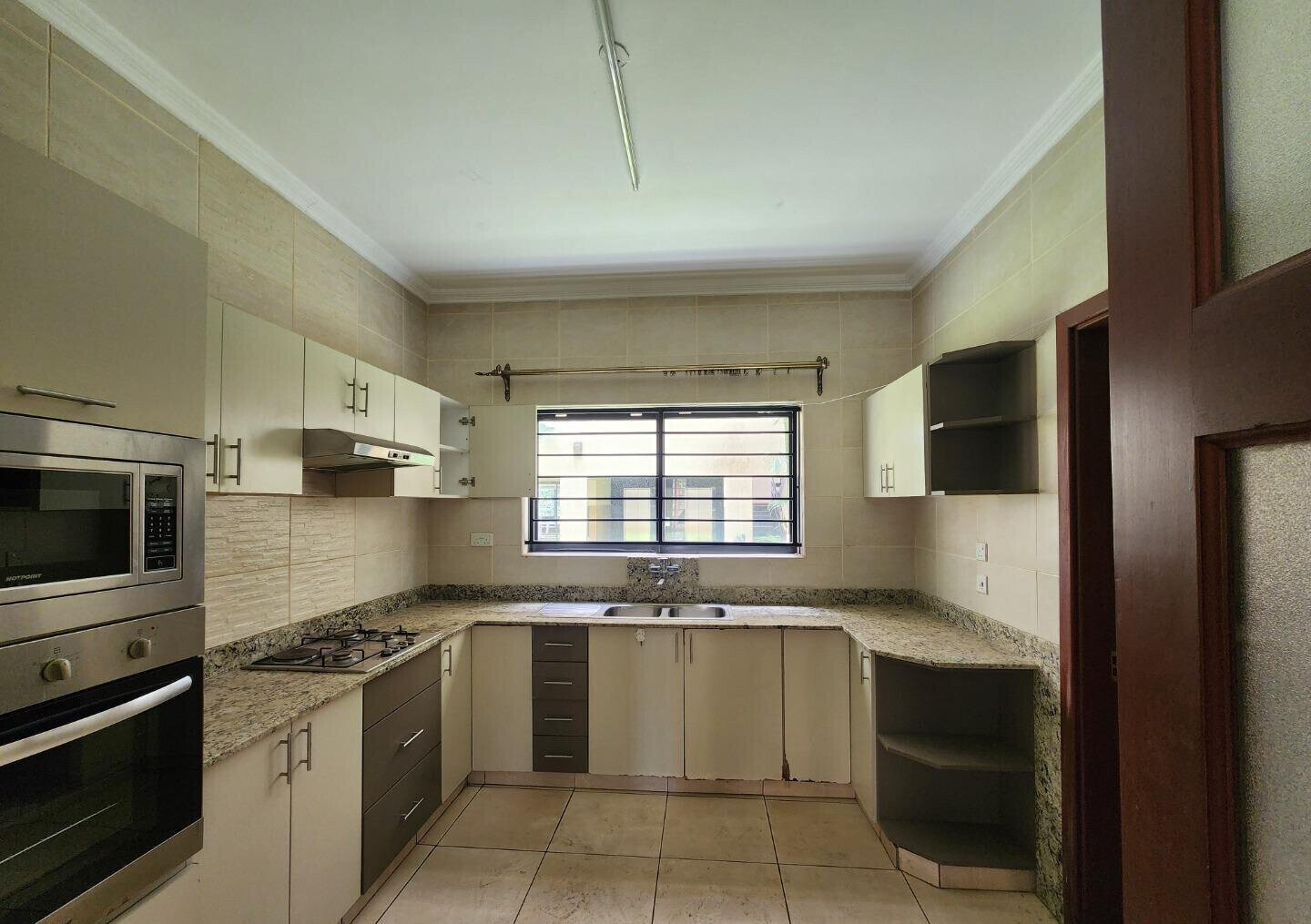 3BR En-Suite with Private Balcony & Garden - Mvuli Road, Westlands