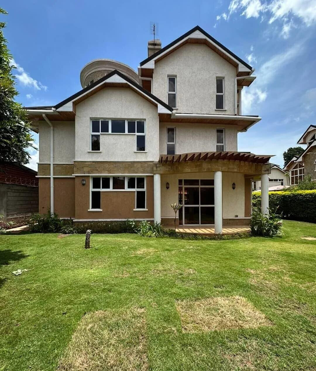 3-Level 5-Ensuite Townhouse with Private Garden - Lavington