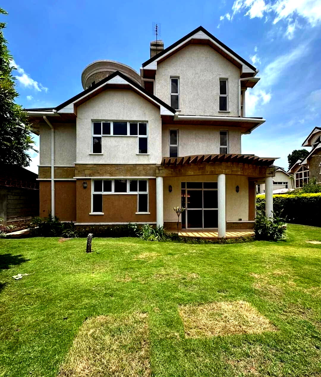 3-Level 5-Ensuite Townhouse with Private Garden - Lavington