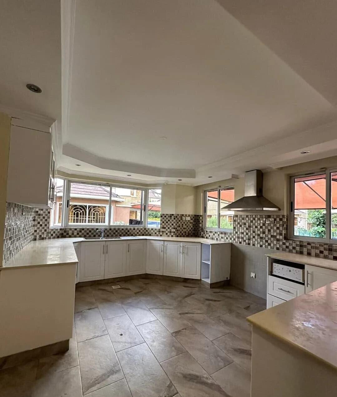 3-Level 5-Ensuite Townhouse with Private Garden - Lavington