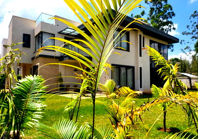 4BR Townhome in 20-Acre Gated Estate with Clubhouse - Loresho