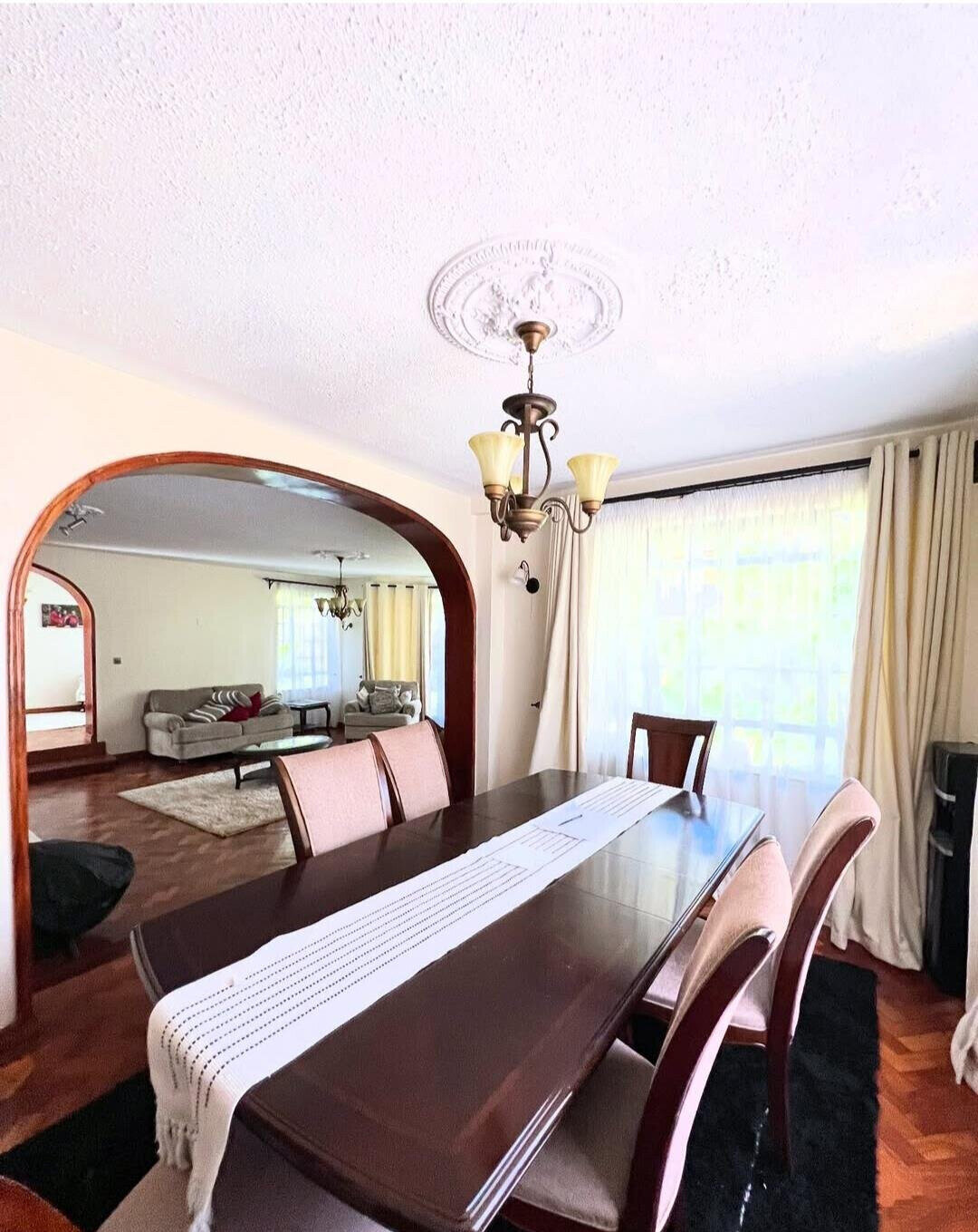 Wooden-Floor 5-Ensuite Townhouse with Fireplace & Garden - Lavington