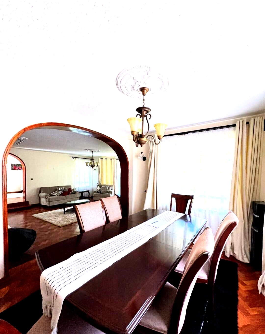 Wooden-Floor 5-Ensuite Townhouse with Fireplace & Garden - Lavington