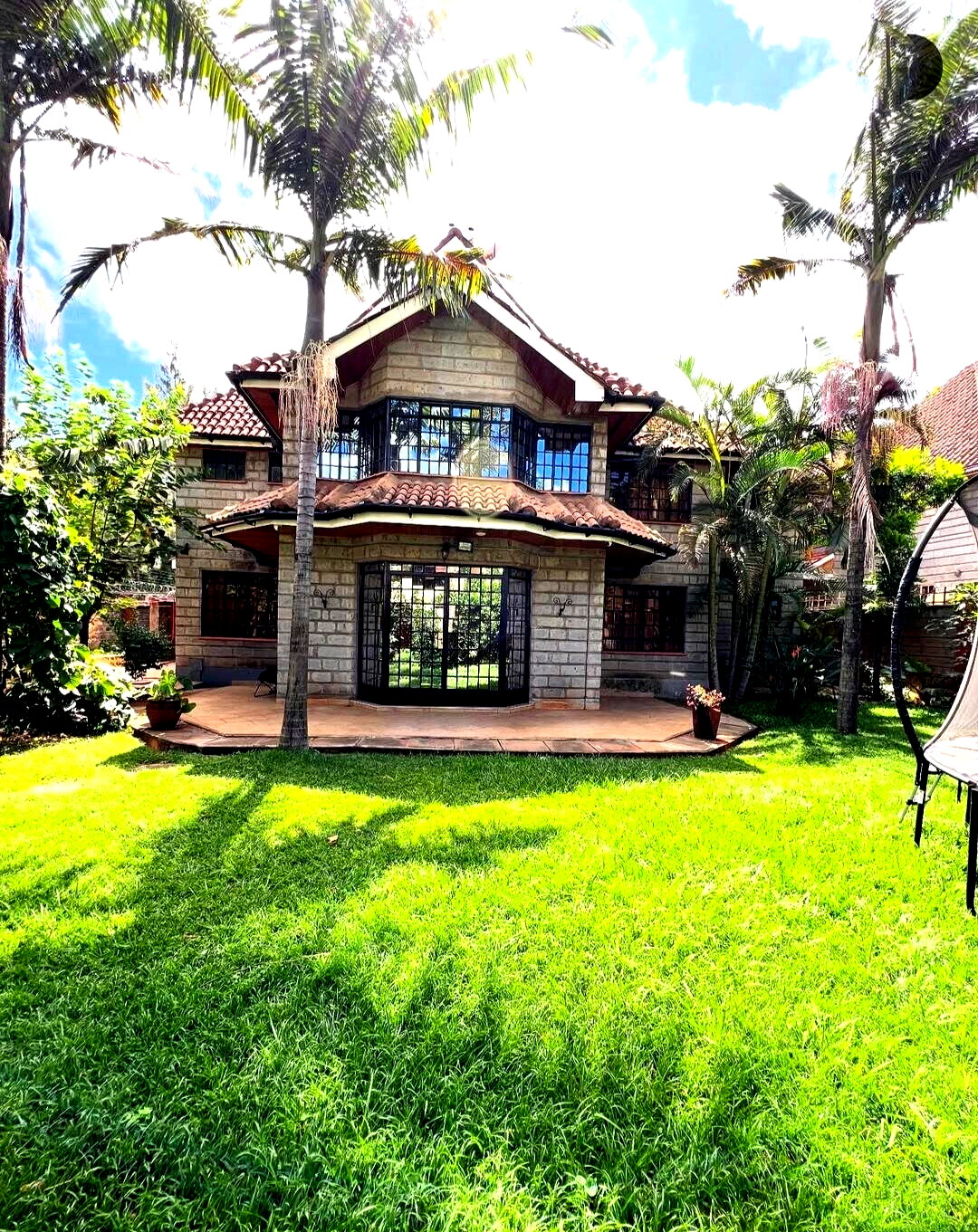 Wooden-Floor 5-Ensuite Townhouse with Fireplace & Garden - Lavington