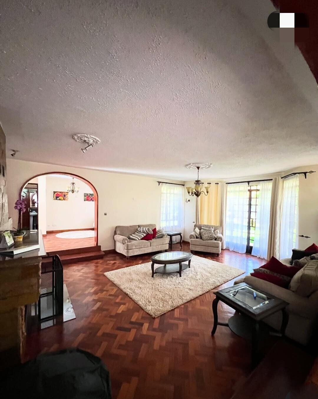 Wooden-Floor 5-Ensuite Townhouse with Fireplace & Garden - Lavington