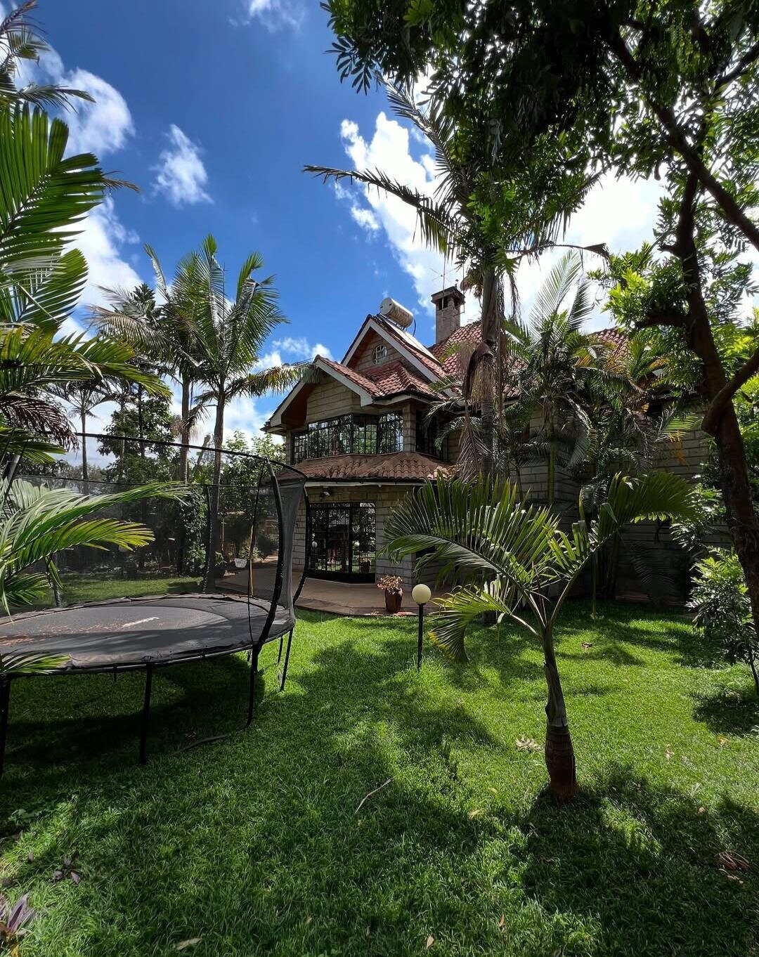 Wooden-Floor 5-Ensuite Townhouse with Fireplace & Garden - Lavington