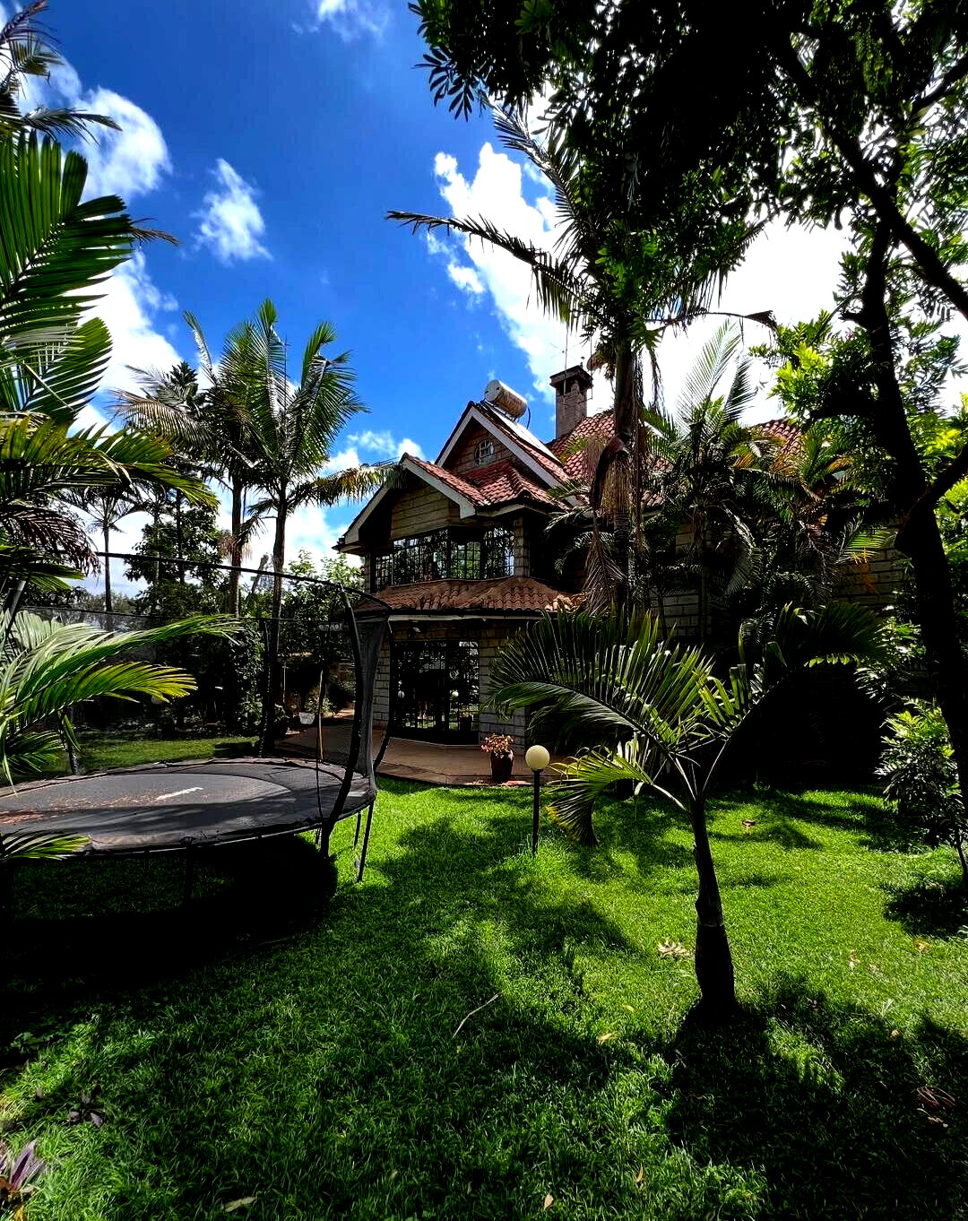 Wooden-Floor 5-Ensuite Townhouse with Fireplace & Garden - Lavington