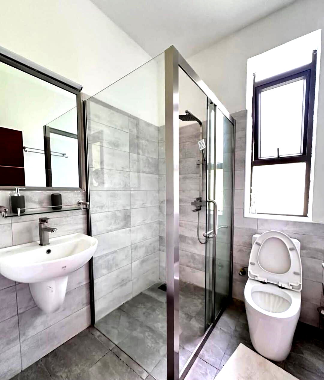 5-Bed Townhouse with Fireplace & Forest Views – Karen Ololua