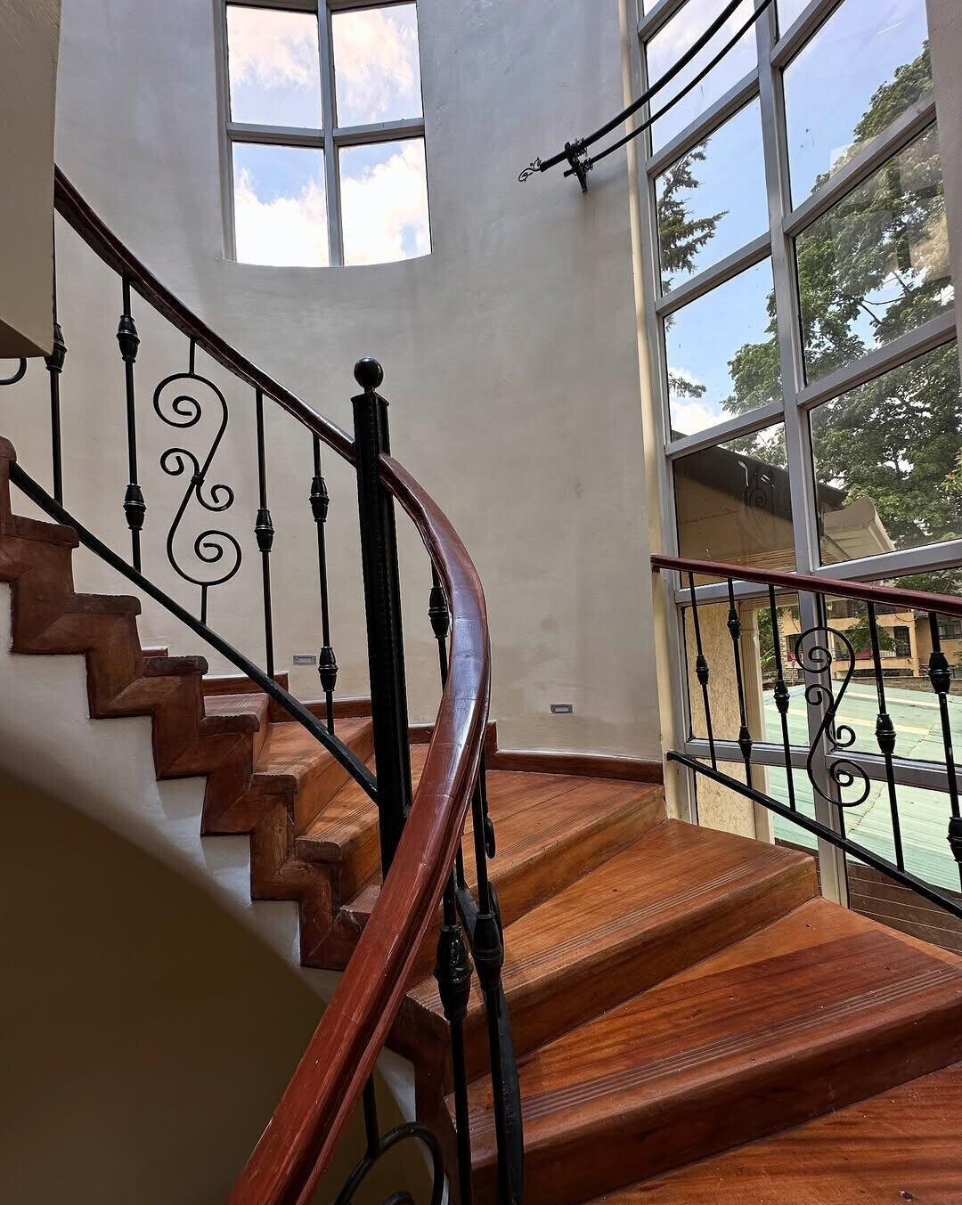 5-Ensuite Family Home with Gym & Fireplace - Lavington