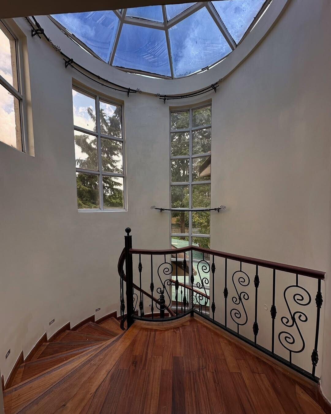 5-Ensuite Family Home with Gym & Fireplace - Lavington