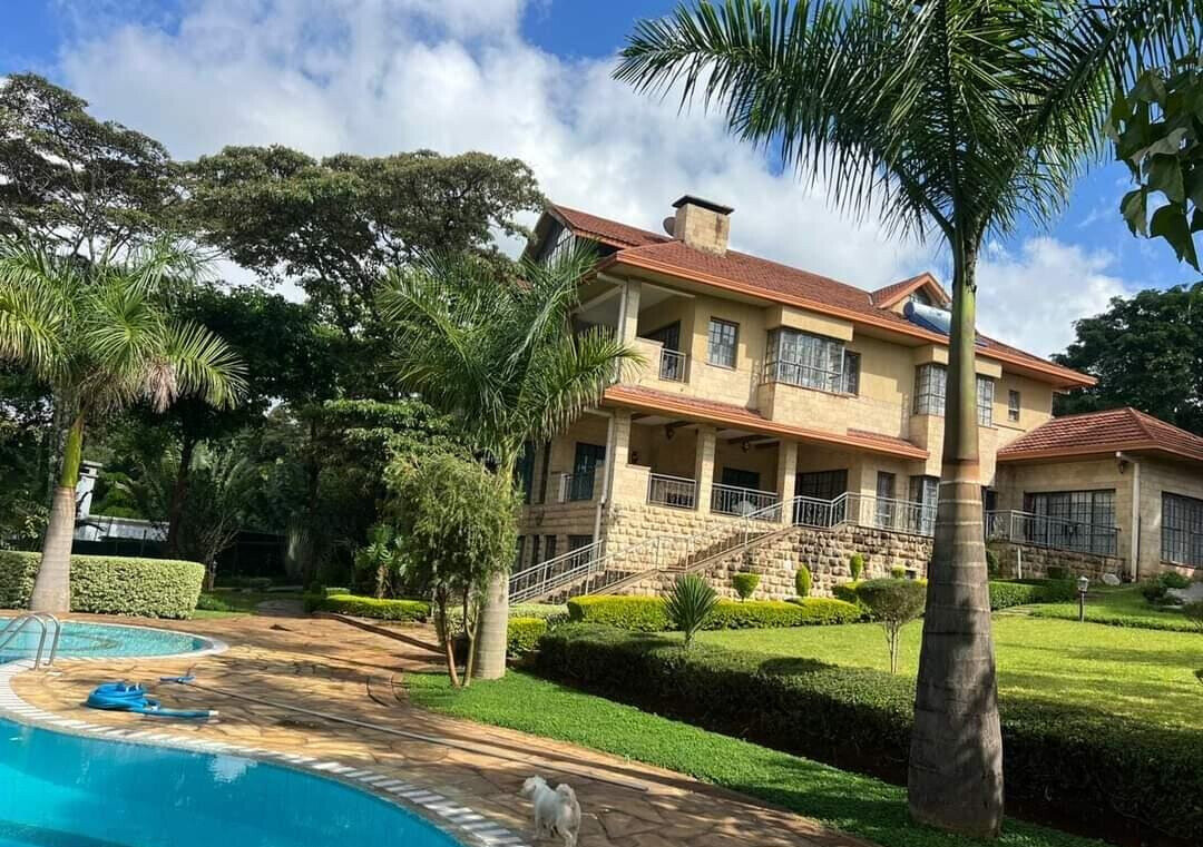 5-Ensuite Townhouse with Gym, Sauna & Shared Pool on Half-Acre – Hardy