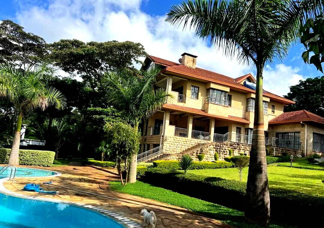 5-Ensuite Townhouse with Gym, Sauna & Shared Pool on Half-Acre – Hardy