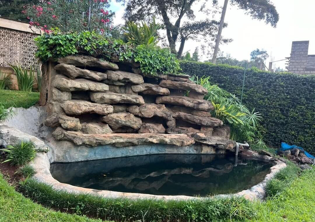 5-Ensuite Townhouse with Gym, Sauna & Shared Pool on Half-Acre – Hardy