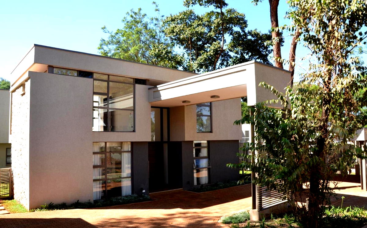 5-Ensuite Townhouse with Poolside Lounge & Steam Room – Karen