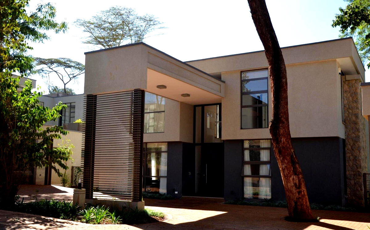 5-Ensuite Townhouse with Poolside Lounge & Steam Room – Karen