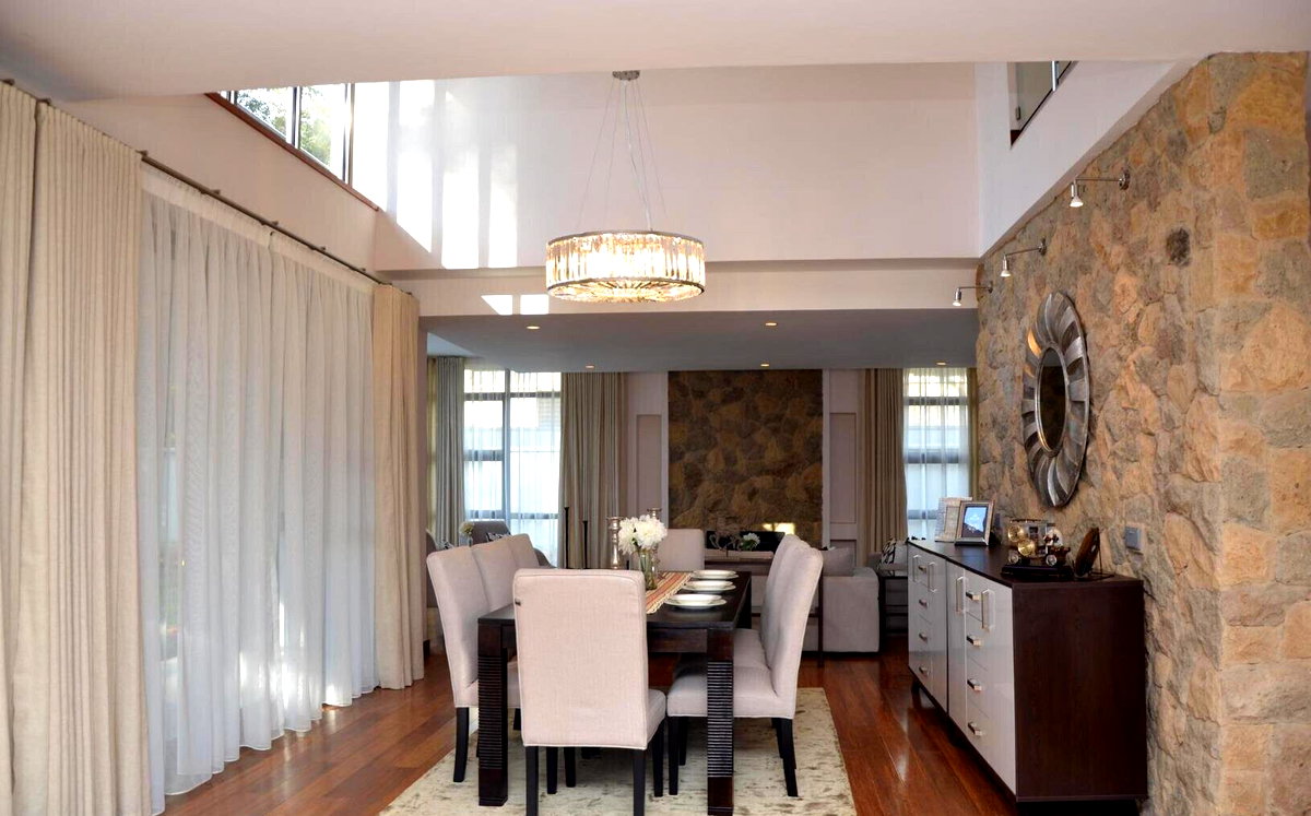 5-Ensuite Townhouse with Poolside Lounge & Steam Room – Karen