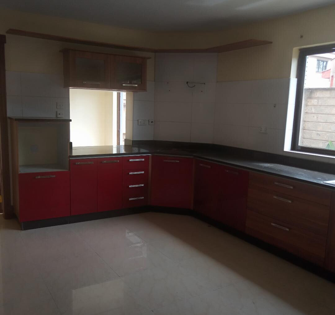 5-Ensuite Townhouse with Jacuzzi & Solar - Westlands